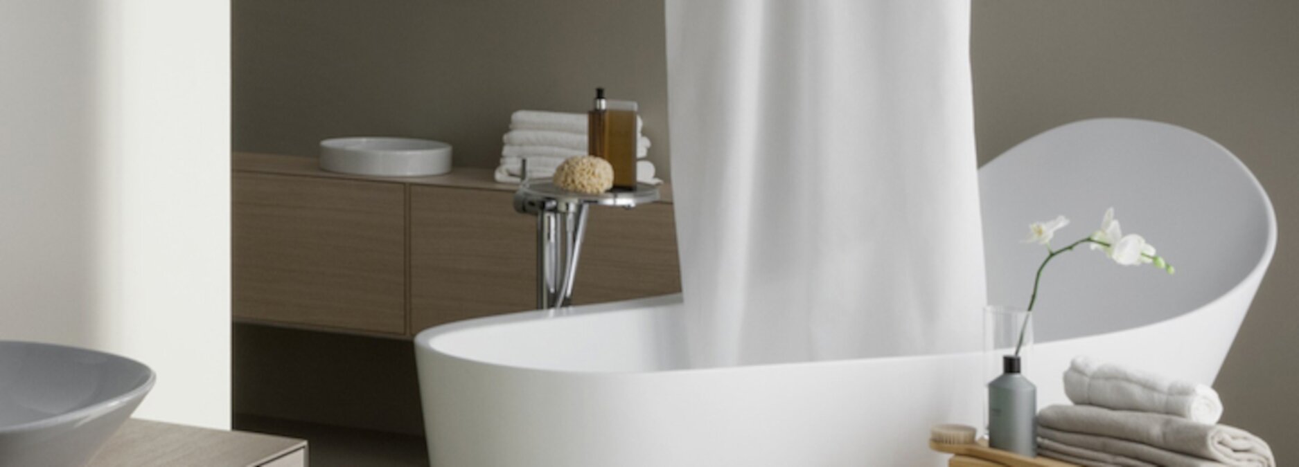 Badewanne mit Duschvorhang oder Duschwand: Was ist besser fürs Duschen in der Badewanne?  - Duschvorhang oder Duschwand | Blog ssd-armaturenshop.de