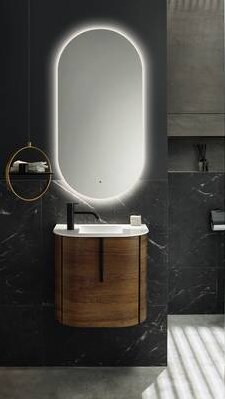 Gäste-WC mit indirekt beleuchtetem Spiegel 